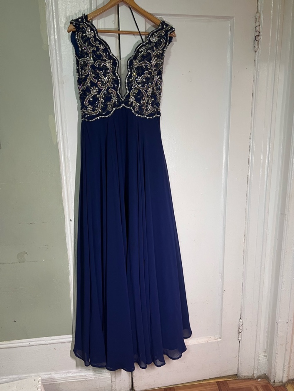 Jovany Navy Beaded V-Neck Evening Dress size 4